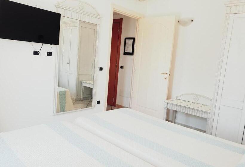 חדר משפחתי, Castello Di Tavolara