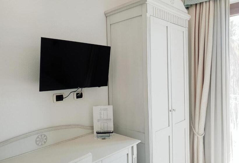 חדר משפחתי, Castello Di Tavolara