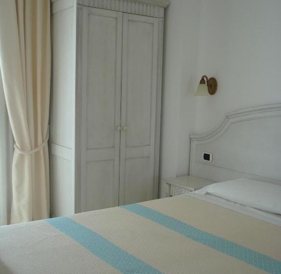 חדר אקונומי, Castello Di Tavolara