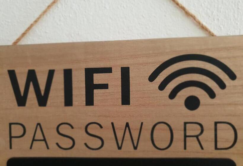 חדר אקונומי לשלושה, Castello Di Tavolara