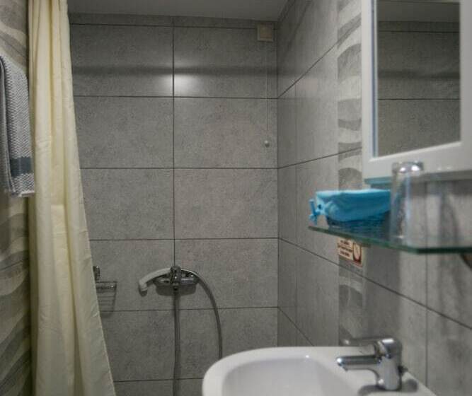 스탠다드 싱글 룸, Life