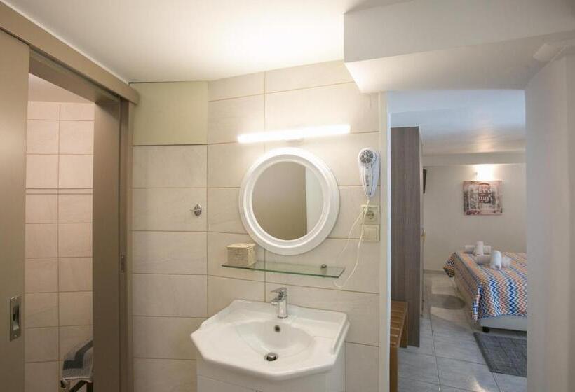 스탠다드 룸, Life