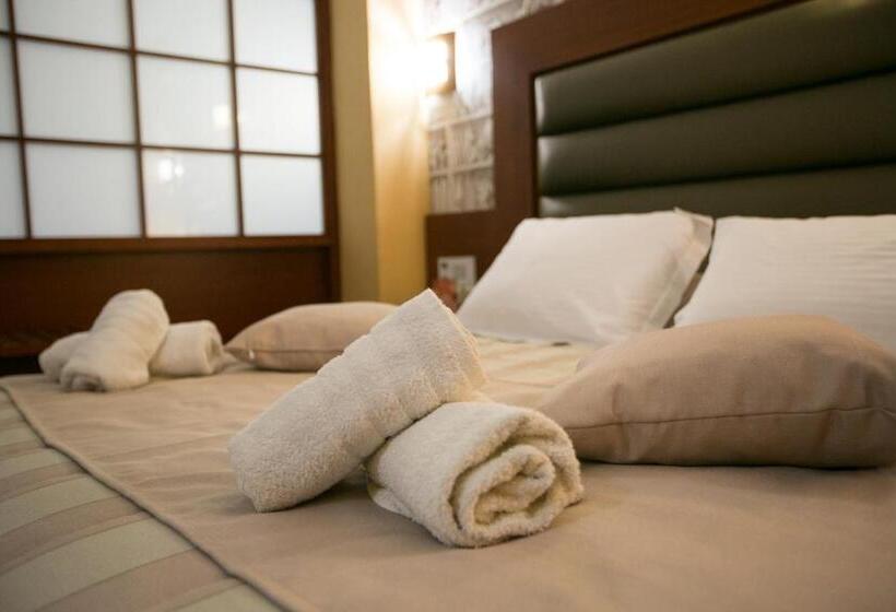 패밀리 스위트, Life