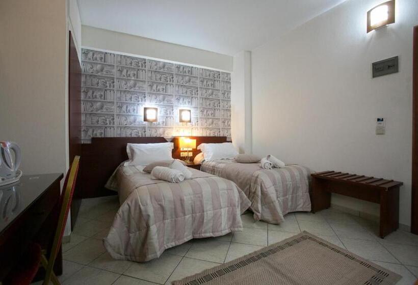 이코노미 룸, Life