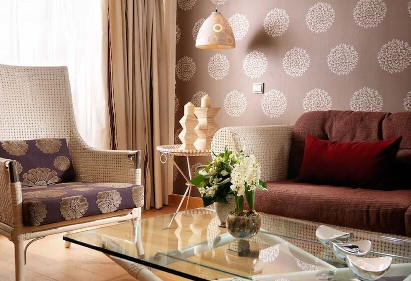 סוויטה, Divani Escape