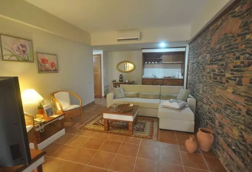 سوییت با چشم‌انداز باغ, El Vino Hotel & Suites