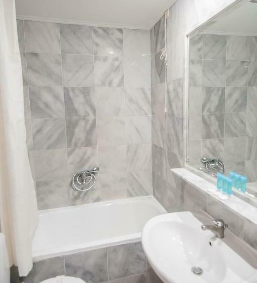 غرفة قياسية ثلاثية, Elena