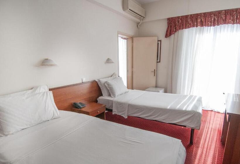 غرفة عائلية, Elena