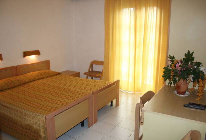 غرفة قياسية ثلاثية, La Filadelfia