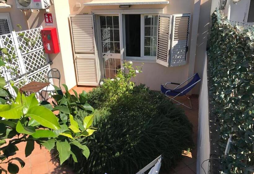 패밀리 룸, La Reginella Capri