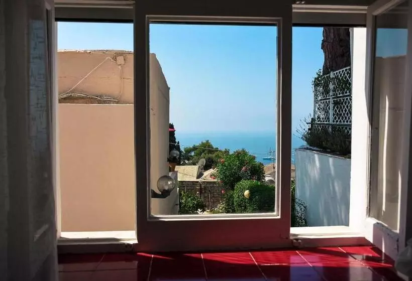 اتاق کلاسیک, La Reginella Capri