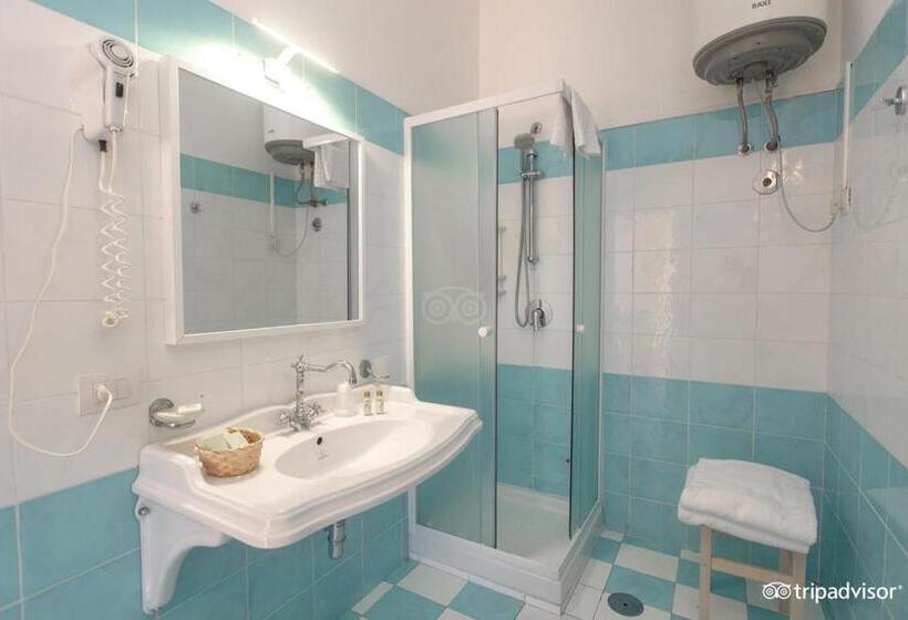 스탠다드 트리플 룸, La Reginella Capri