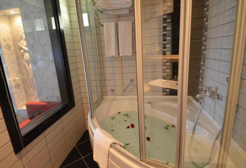 سوییت لوکس, May Park