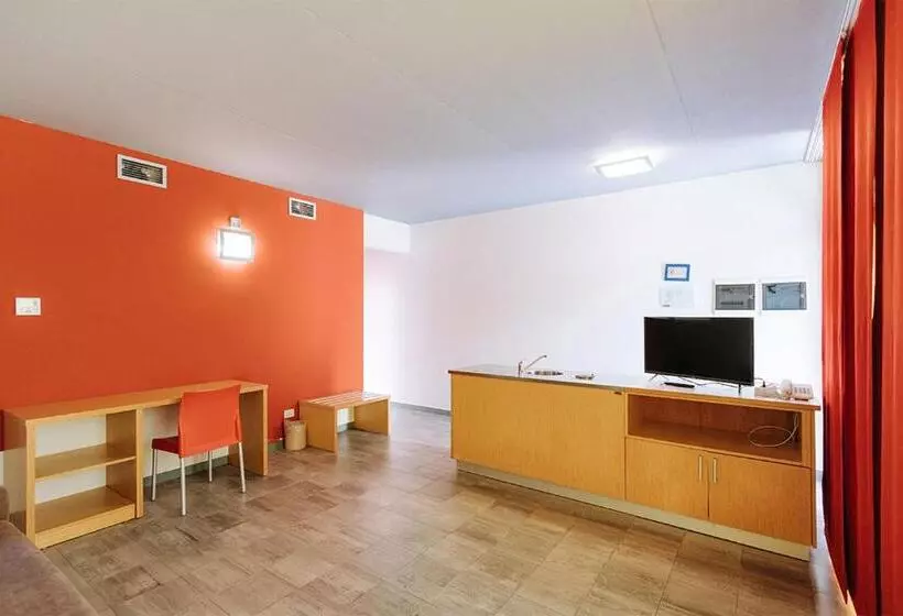 Perhehuone, Nicolaus Club Magna Grecia