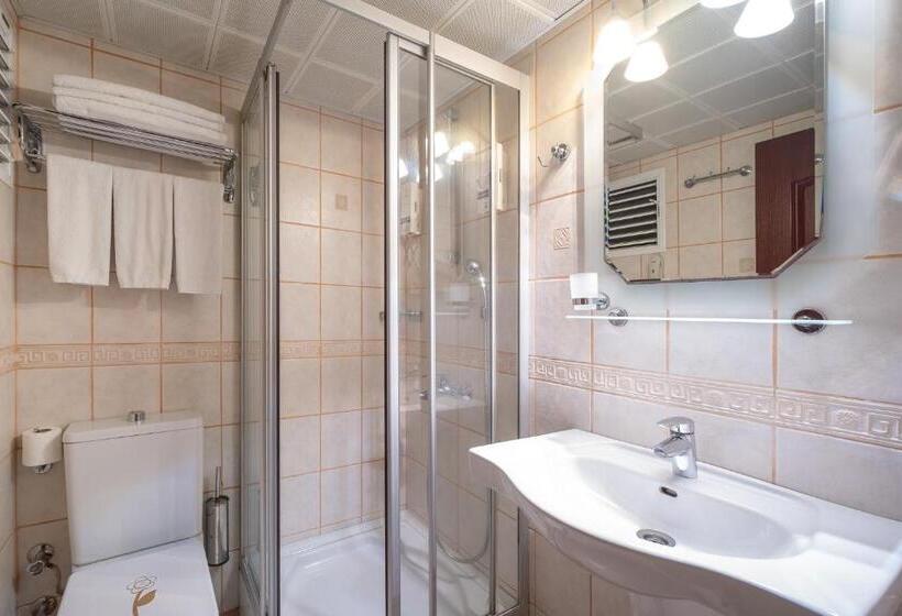 غرفة قياسية ثلاثية, Oglakcioglu Park Boutique