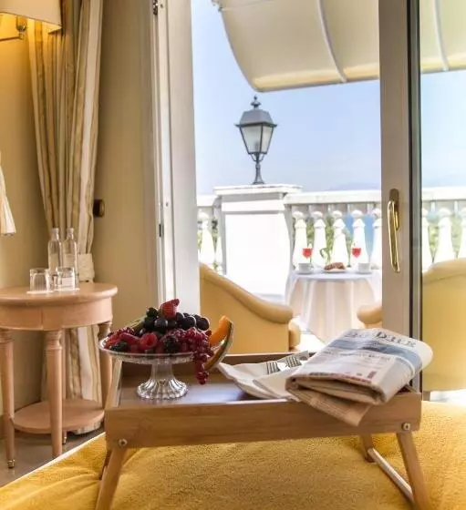 Superior room with lake view, Palace Hotel Wellness & Spa