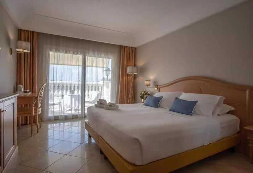 Superior room with lake view, Palace Hotel Wellness & Spa