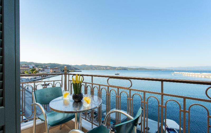 Triple Room Sea View, Pantheon City