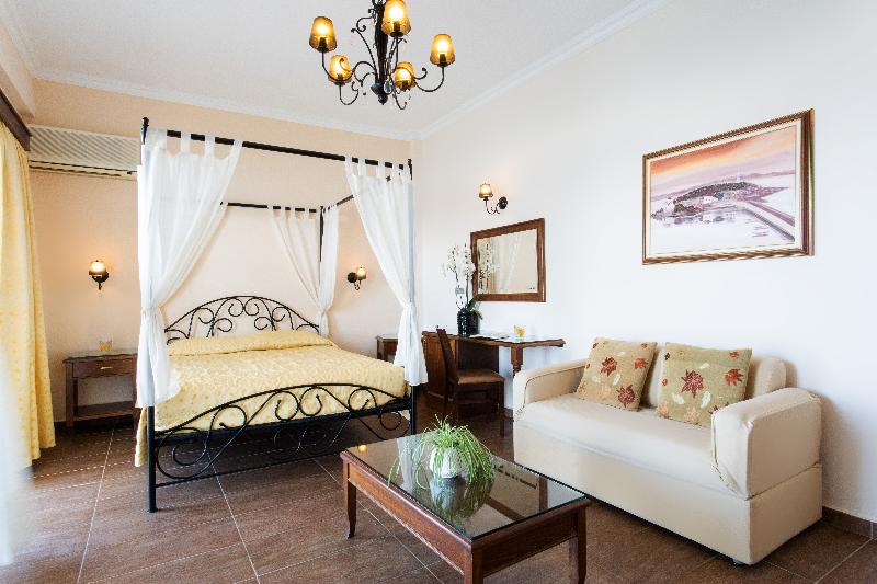 小型套房带海景, Pantheon City