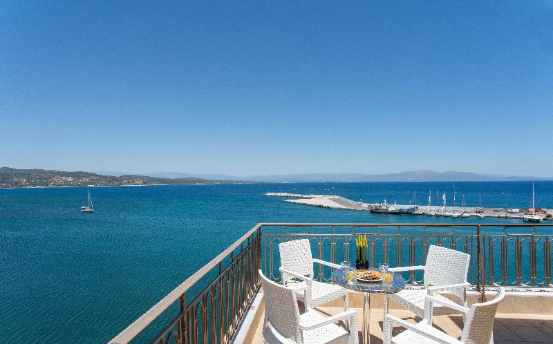 小型套房带海景, Pantheon City