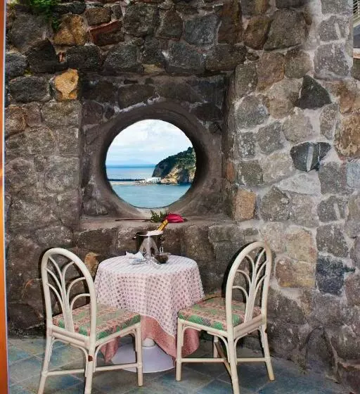 اتاق راحتی با چشم‌انداز دریا, Punta Chiarito Resort