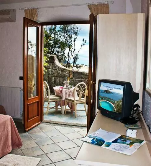 اتاق راحتی با چشم‌انداز دریا, Punta Chiarito Resort
