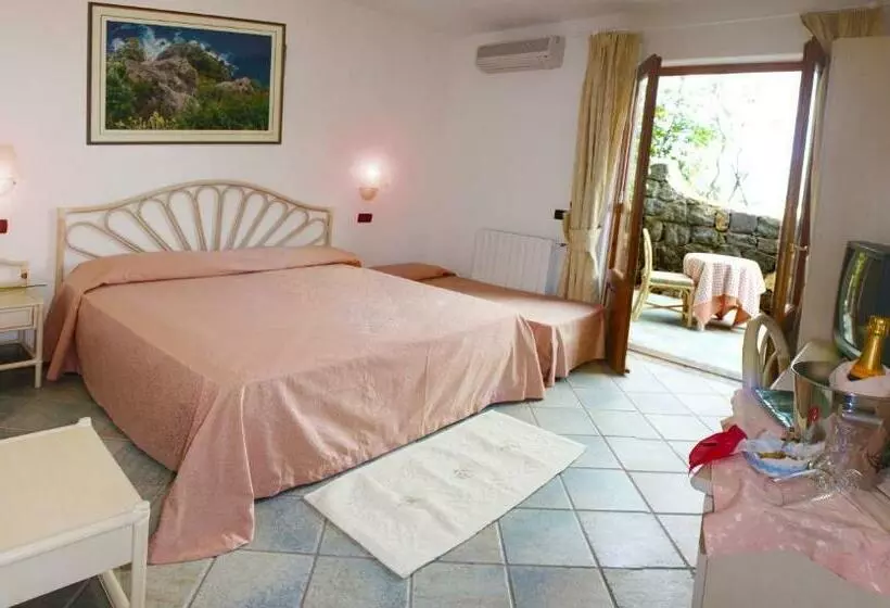 اتاق راحتی با چشم‌انداز دریا, Punta Chiarito Resort