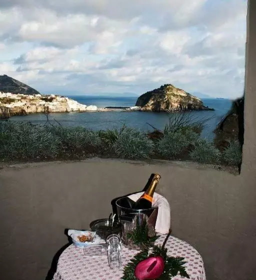 اتاق راحتی با چشم‌انداز دریا, Punta Chiarito Resort