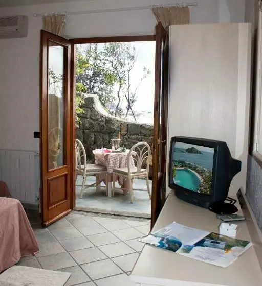 اتاق راحتی با چشم‌انداز دریا, Punta Chiarito Resort