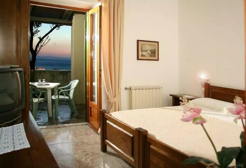 اتاق سوپریور با چشم‌انداز دریا, Punta Chiarito Resort