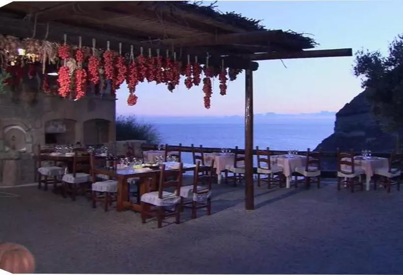 اتاق راحتی با چشم‌انداز دریا, Punta Chiarito Resort