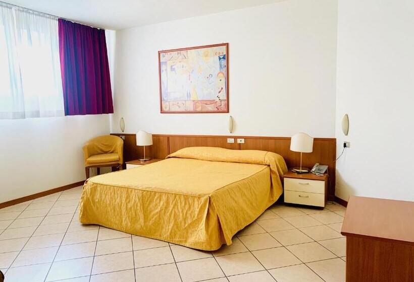 اتاق استاندارد, San Siro Fiera