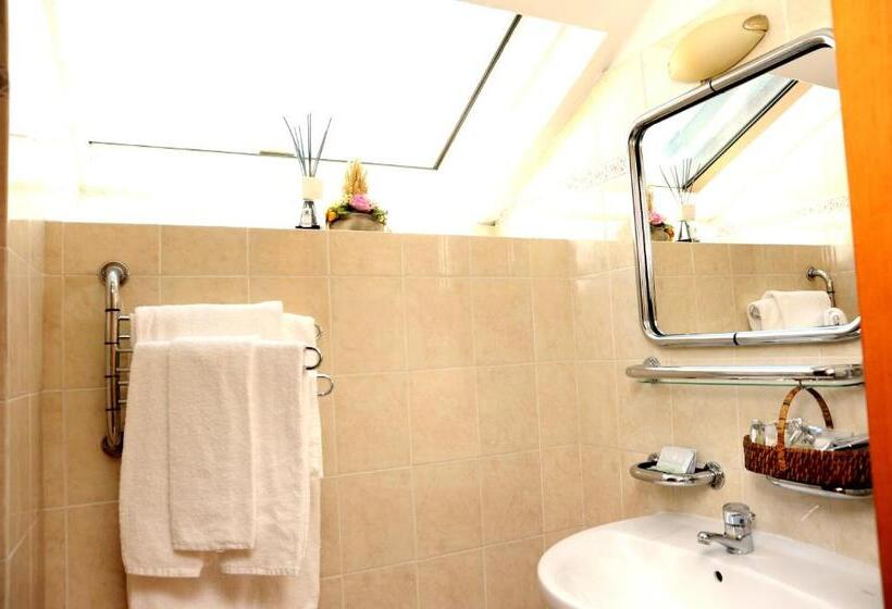 اتاق استاندارد سه نفره, San Siro Fiera