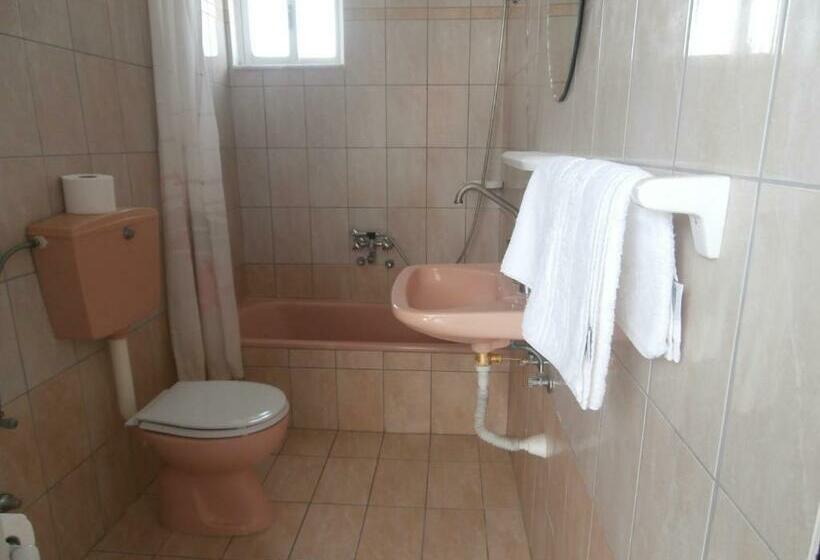 스탠다드 스튜디오, Skoufezis Studios