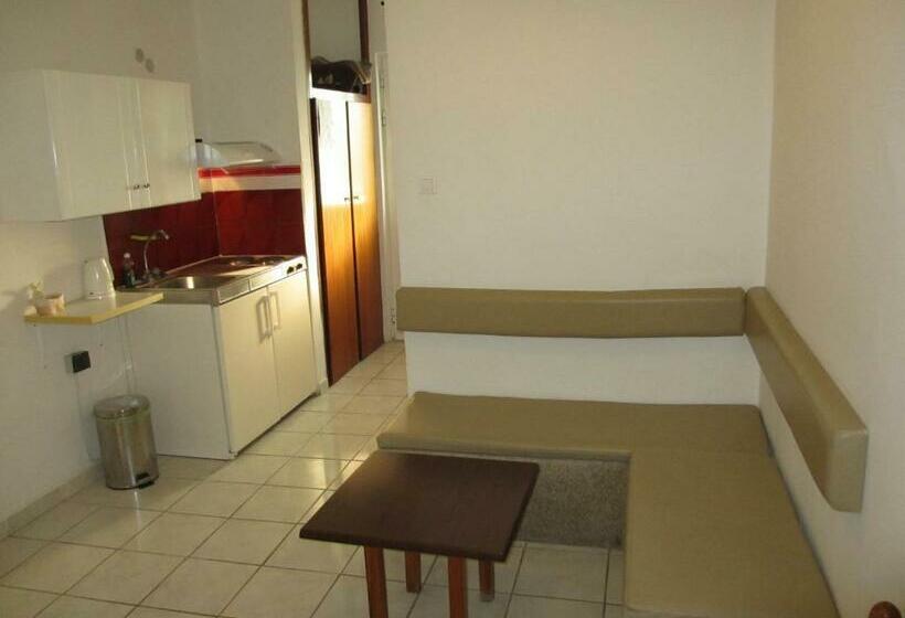 스탠다드 스튜디오, Skoufezis Studios