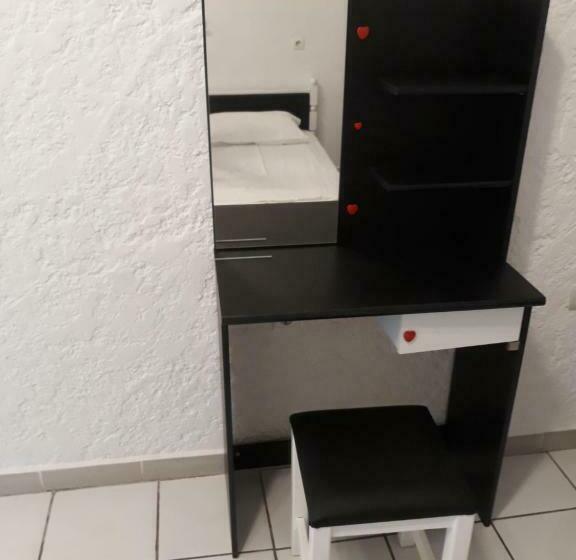 스탠다드 스튜디오, Skoufezis Studios