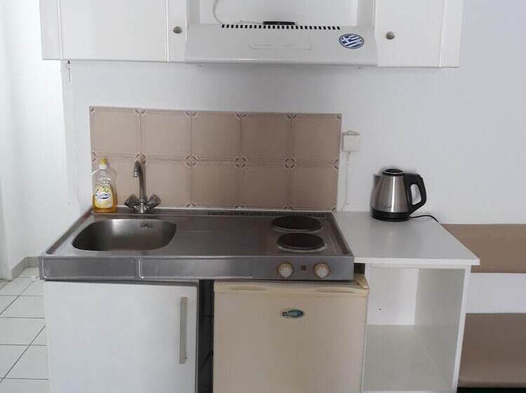 스탠다드 스튜디오, Skoufezis Studios