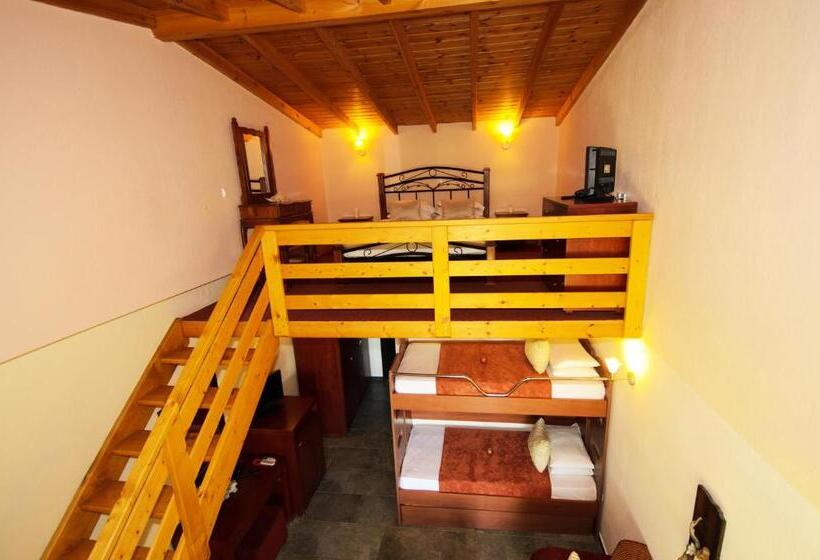 דירת חדר, Village Mare