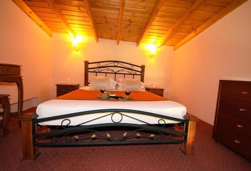 דירת חדר, Village Mare