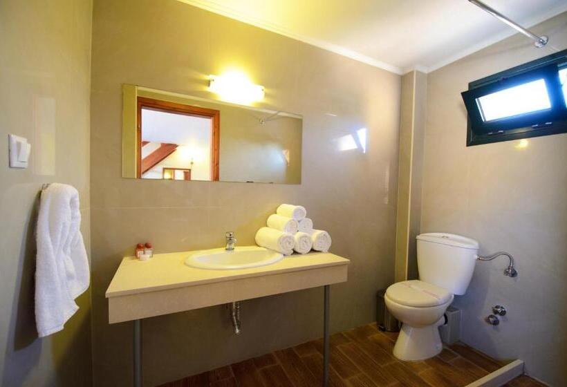 חדר דלוקס, Village Mare