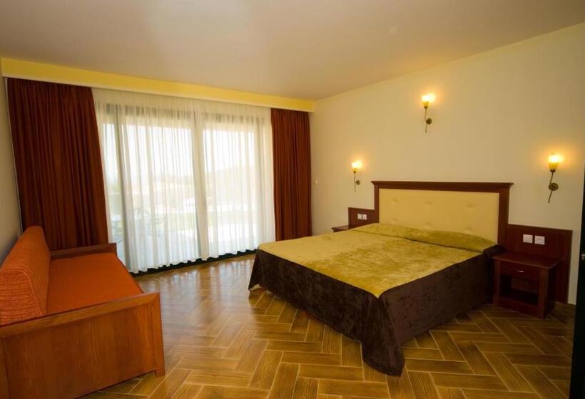 חדר דלוקס, Village Mare