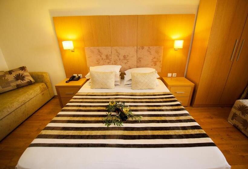 חדר סטנדרט לשלושה, Village Mare