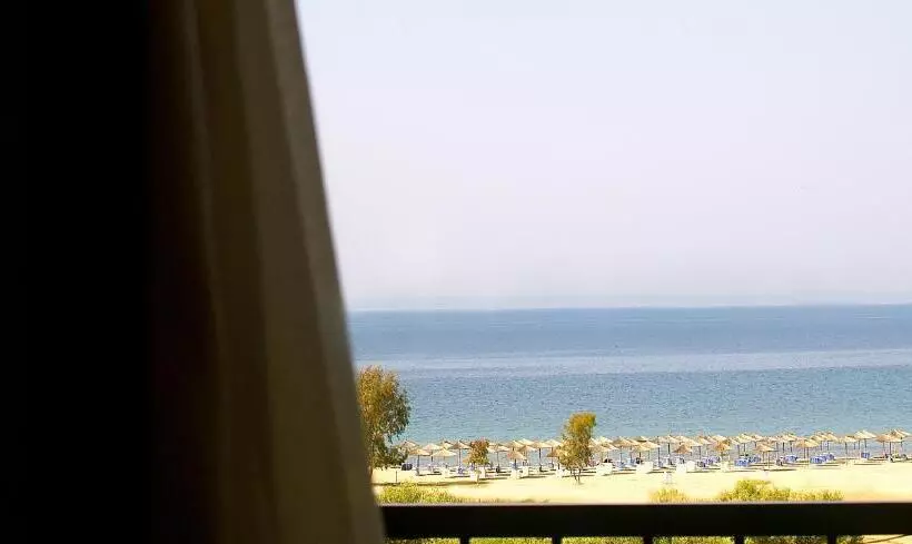 اتاق استاندارد سه نفره, Village Mare