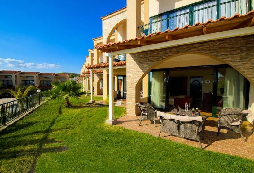 חדר דלוקס לשלושה, Village Mare