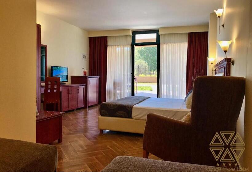 חדר סופריור לשלושה, Village Mare