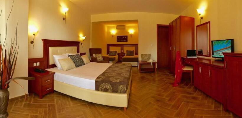 חדר סופריור, Village Mare