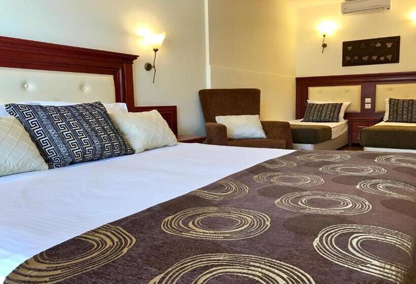 חדר סופריור, Village Mare