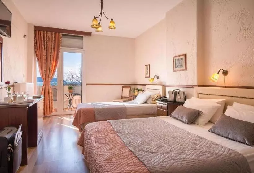 Standard Kolmen Hengen Huone, Jolly Hotel