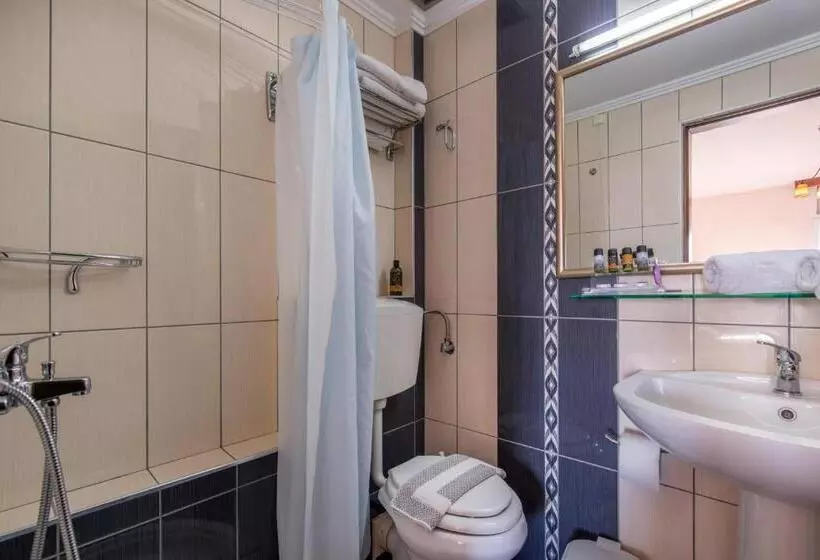 Standard Kolmen Hengen Huone, Jolly Hotel