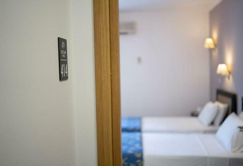 Standard Værelse, Oscar